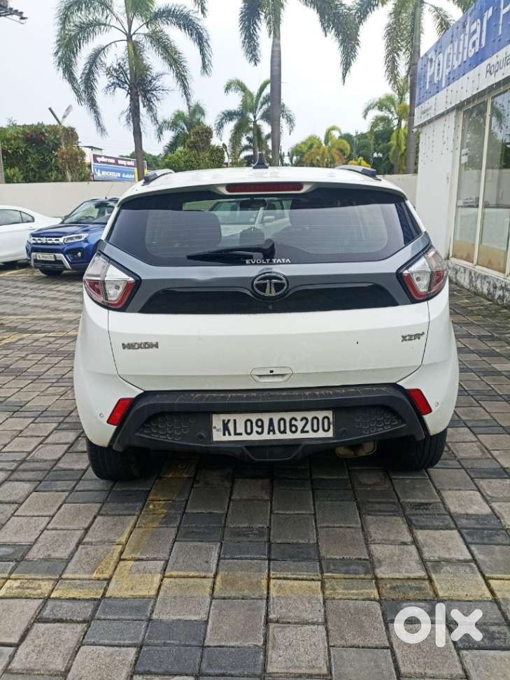 Tata Nexon 1.2 Revotron Xza Plus, 2018, Petrol