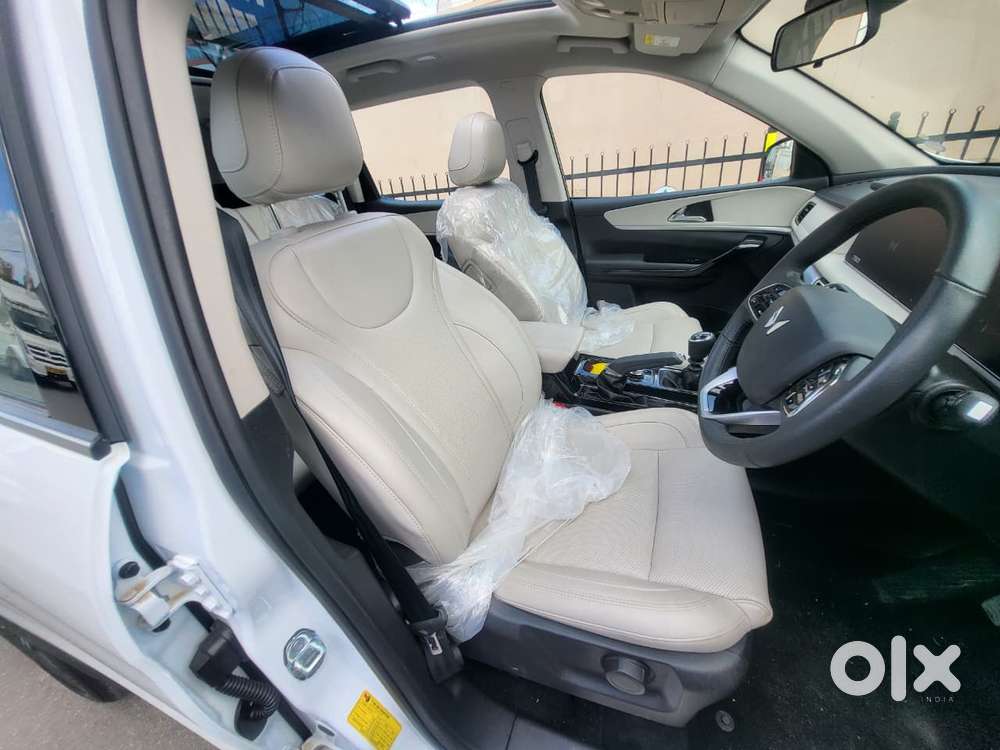 Mahindra Xuv700 Ax7 Luxury Pack Awd, 2025, Diesel