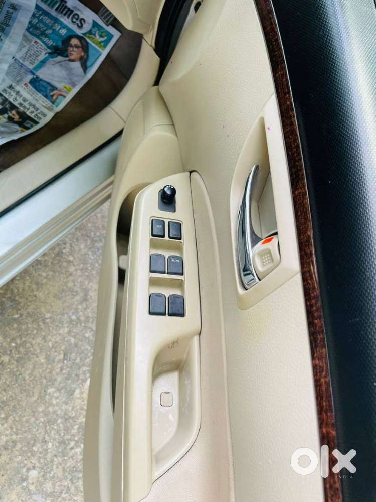 Maruti Suzuki Swift Dzire 1.2 Vxi Bsiv, 2013, Petrol