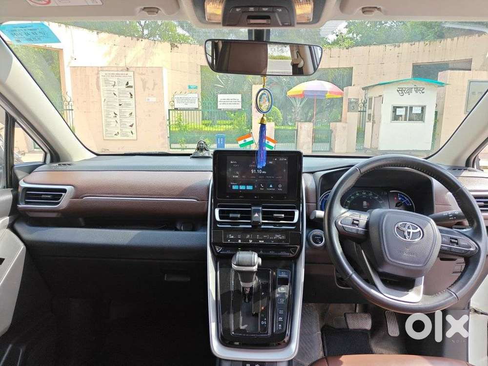 Toyota Innova Hycross 2.0 Vx (o) Hybrid 8 Str, 2023, Petrol