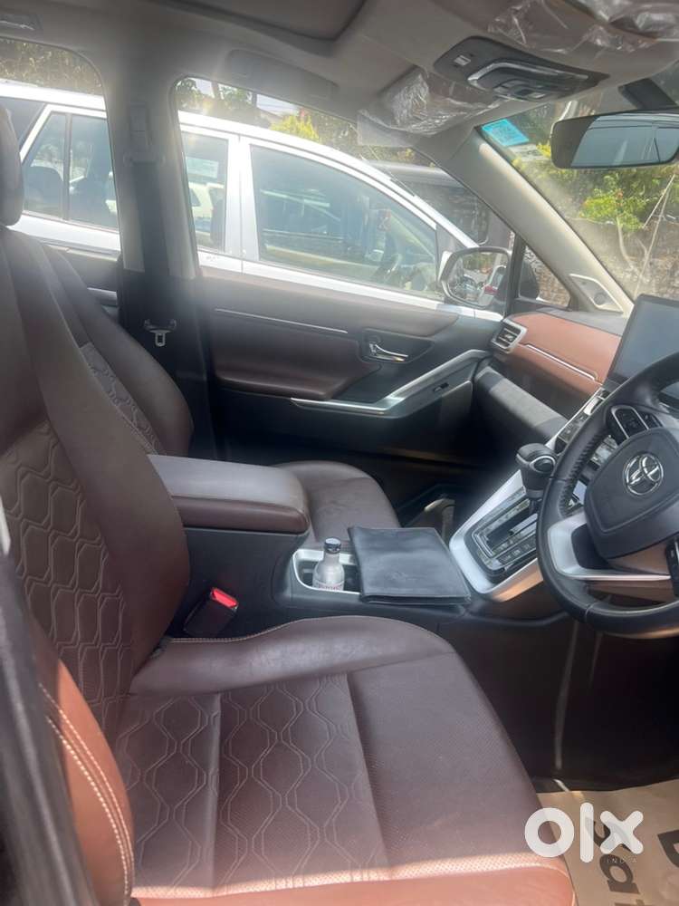 Toyota Innova Hycross 2023 Petrol Well Maintained