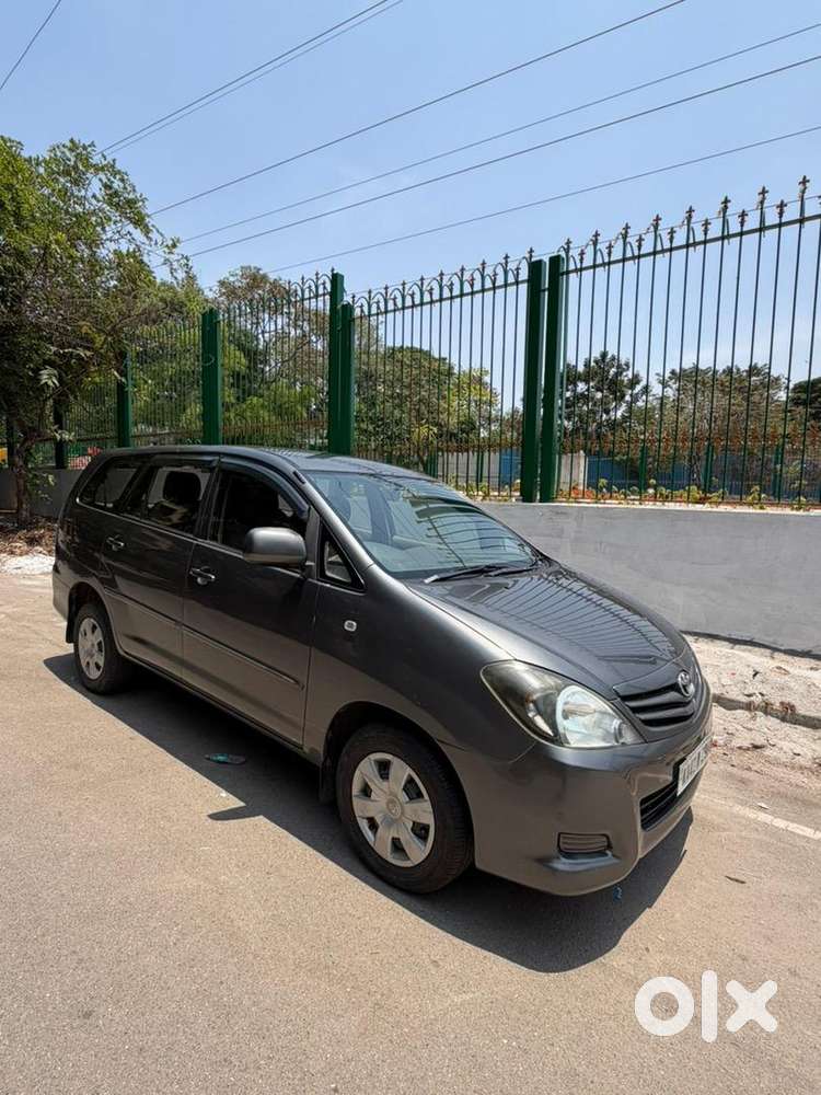 Toyota Innova 2011