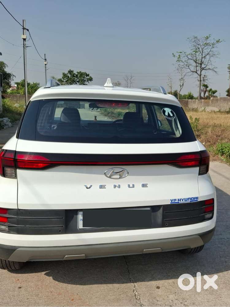 For Sale: Pre-owned Hyundai Venue Facelift – Impeccable Condition, Fea