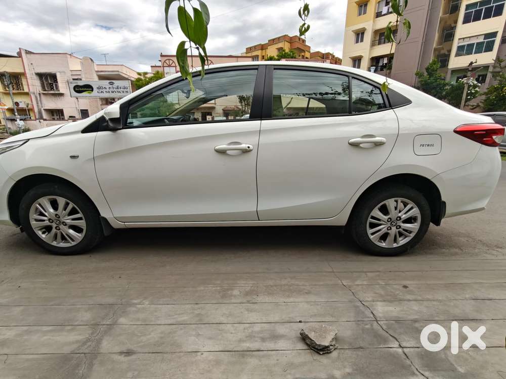 Toyota Yaris J Cvt, 2019, Petrol
