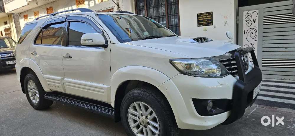 Toyota Fortuner 2014 Diesel 300000 Km Driven