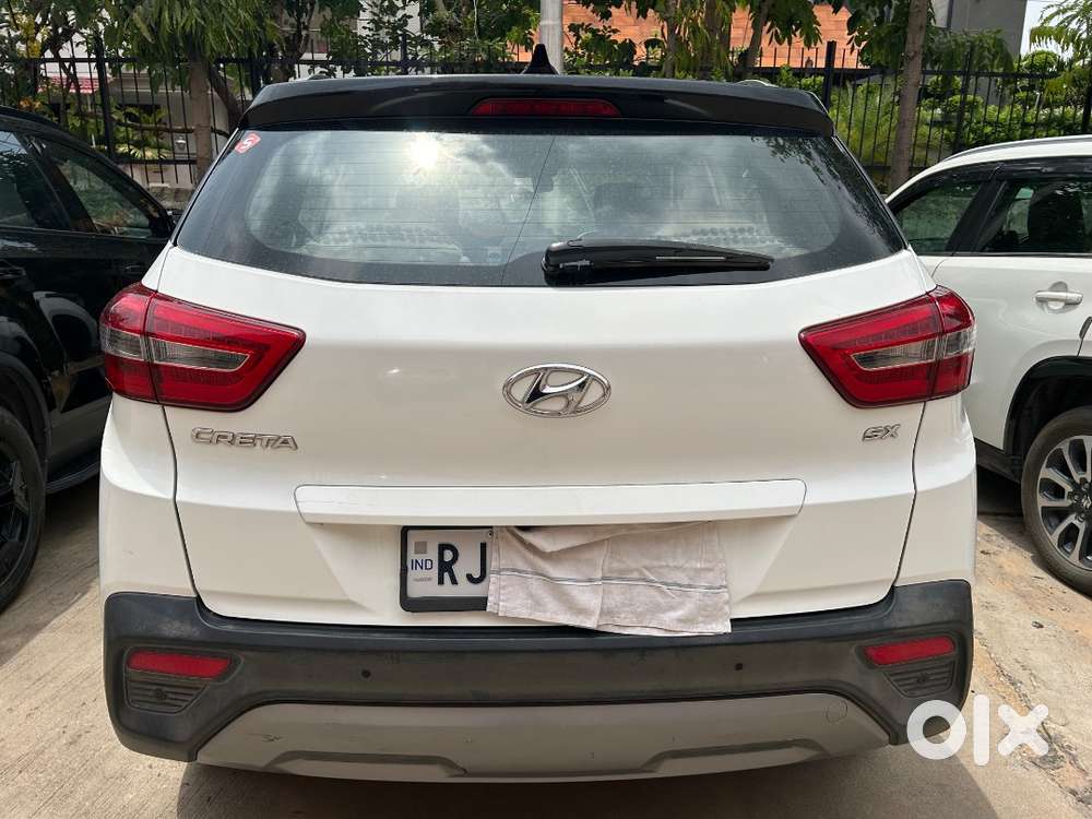 Creta 1.6 Petrol Dual Tone