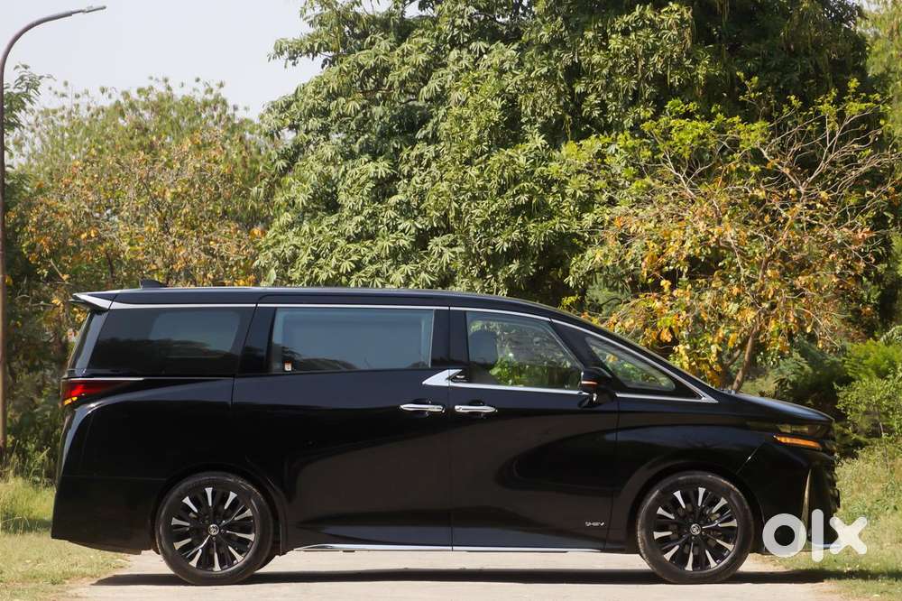 Toyota Vellfire Vip – Executive Lounge, 2025, Petrol