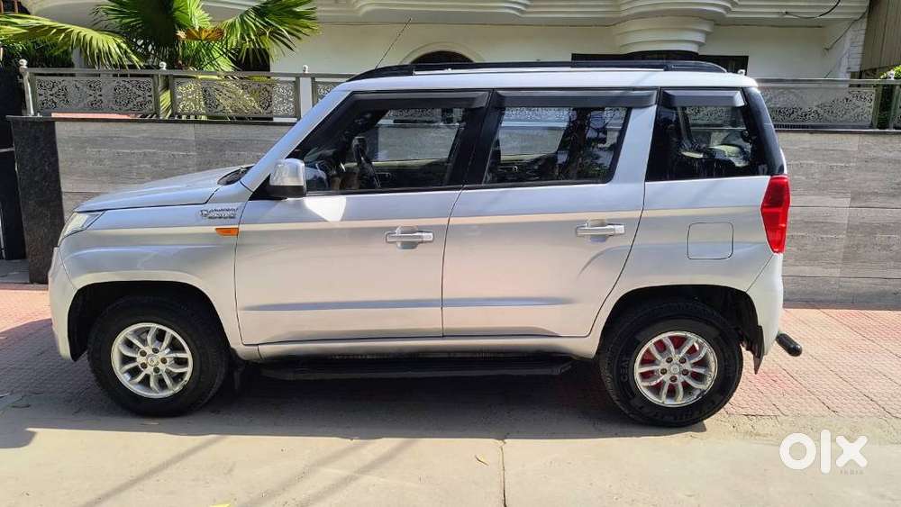 Mahindra Tuv 300 T8, 2017, Petrol