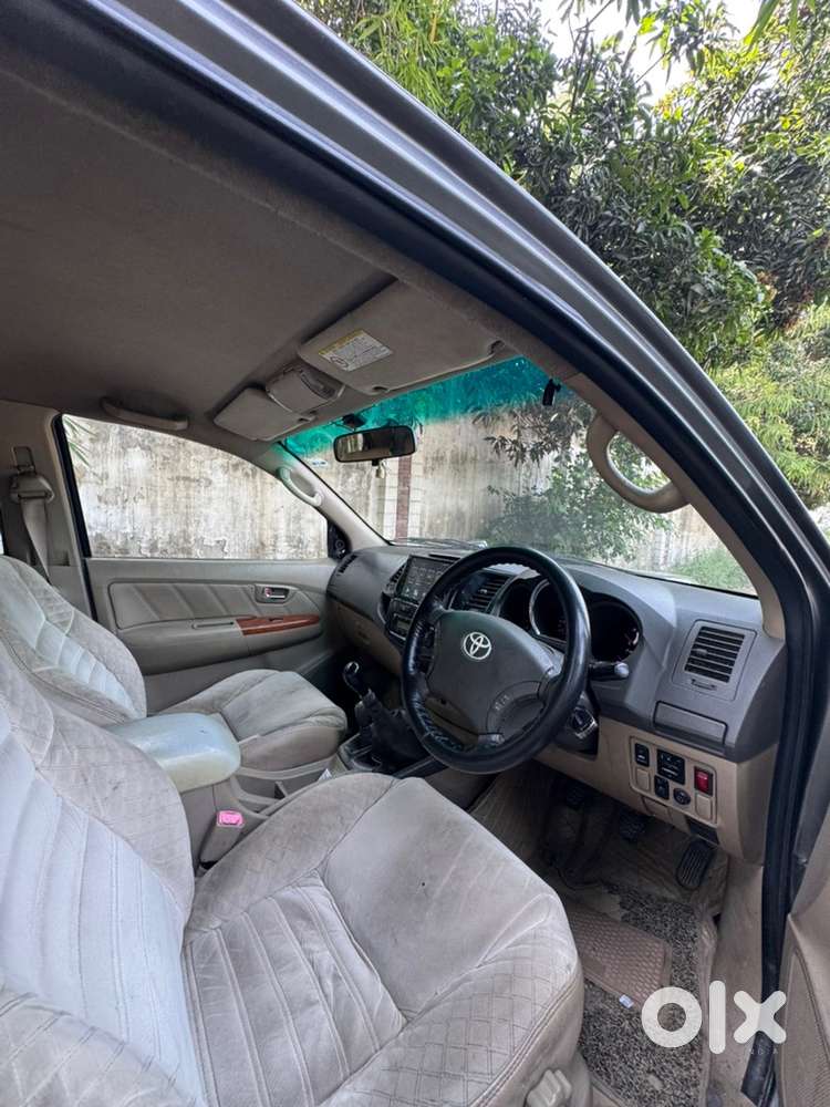 Toyota Fortuner 2011 Diesel 150000 Km Driven