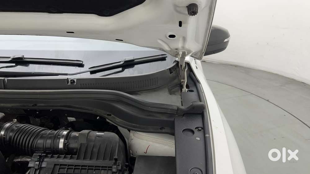 Mahindra Xuv700 2.0 Ax 5 Petrol Mt 7 Str, 2023, Petrol