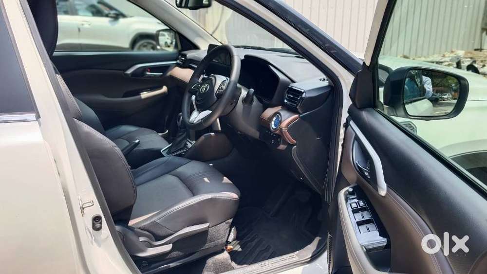 Toyota Urban Cruiser Hyryder 1.5 V Hybrid, 2025