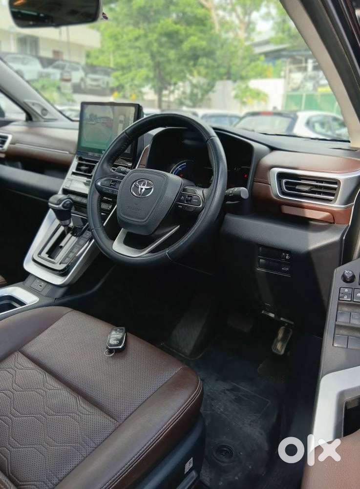 Toyota Innova Hycross 2.0 Zx Hybrid 7 Str, 2023, Petrol