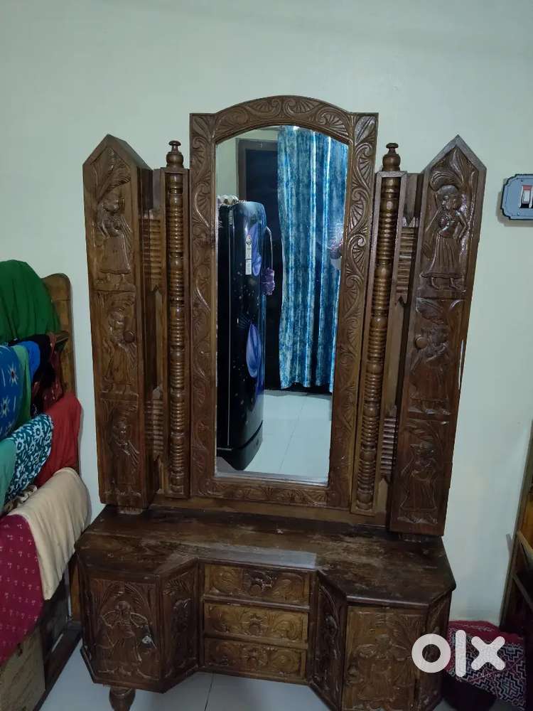Dressing table