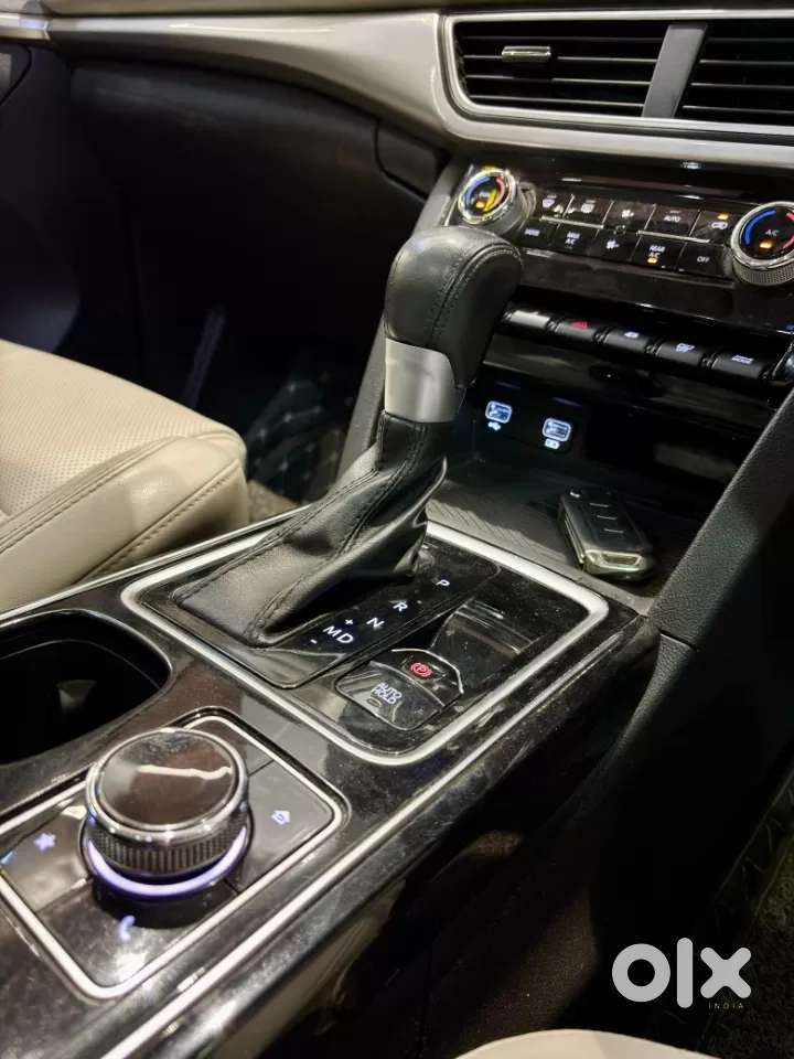 Mahindra Xuv700 2.2 Ax 7 Diesel At Luxury Pack Str Awd, 2023, Diesel