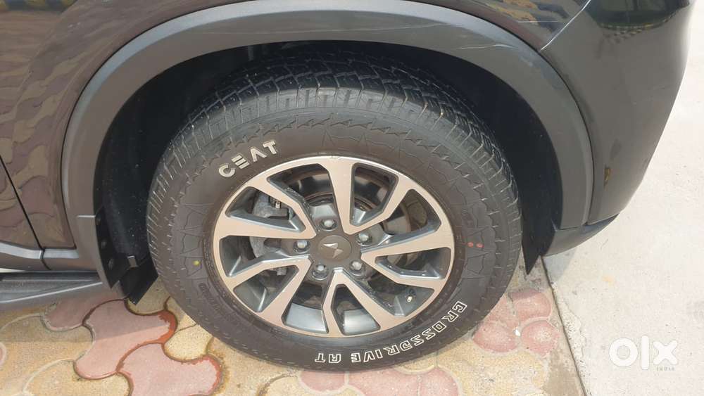 Mahindra Scorpio-n 2.0 Z2 Petrol Mt 7 Str, 2025, Petrol