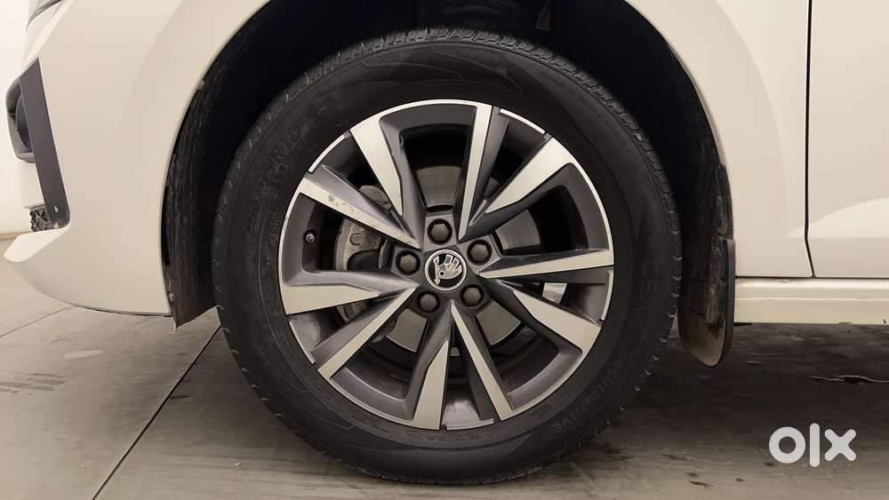 Skoda Slavia Style 1.0l Tsi Mt, 2023, Petrol