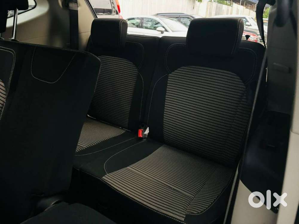 Renault Triber 1.0 Rxz Dual Tone, 2023, Petrol