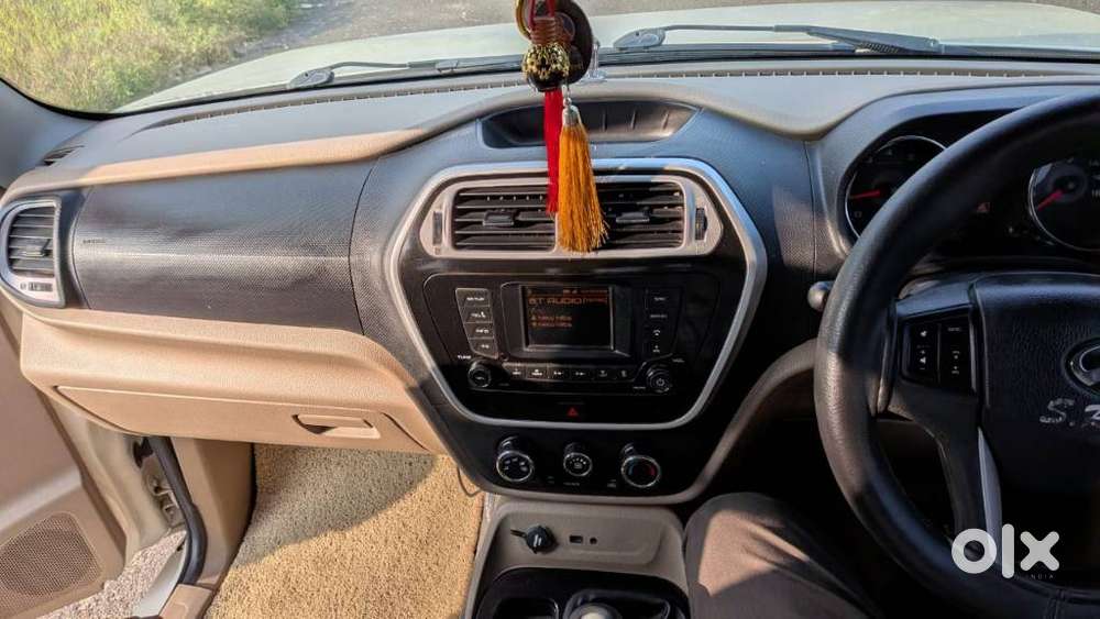 Mahindra Tuv 300 T8, 2016, Diesel