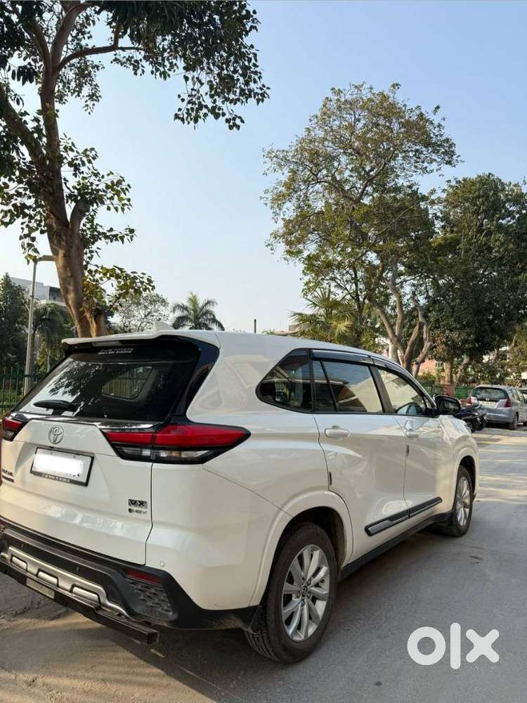 Toyota Innova Hycross 2.0 Vx (o) Hybrid 7 Str, 2025, Petrol