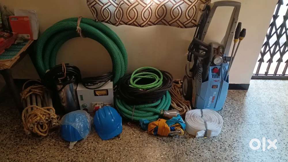Water tank cleaning machin