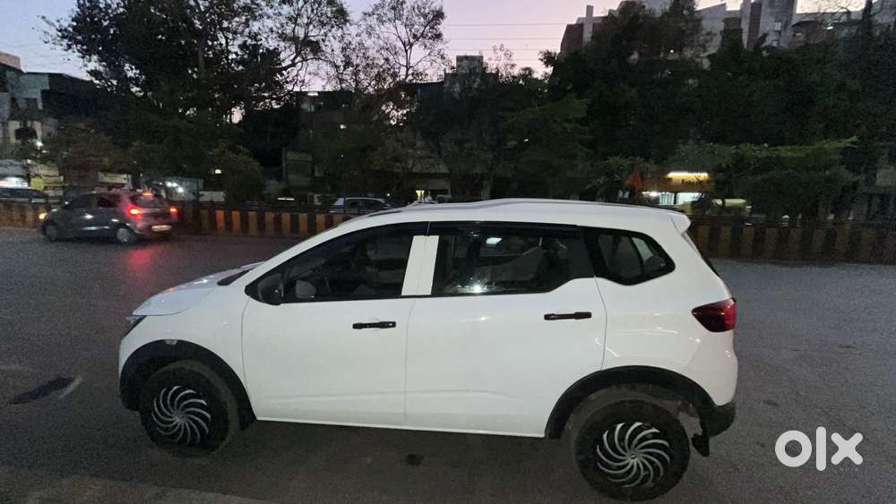 Renault Triber Rxl, 2025, Petrol