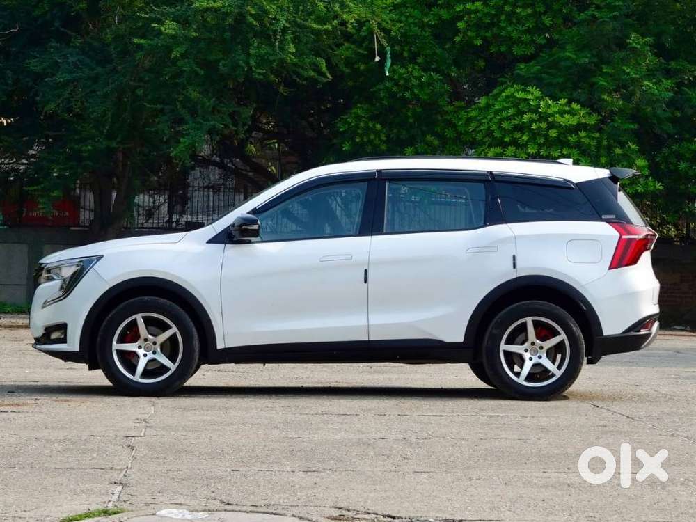 Mahindra Xuv700 2.0 Ax 5 Petrol Mt 7 Str, 2024, Petrol