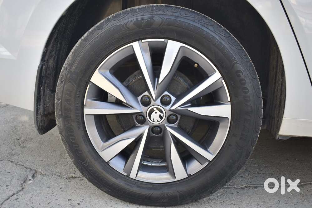 Skoda Slavia 1.0 Tsi Style, 2022, Petrol