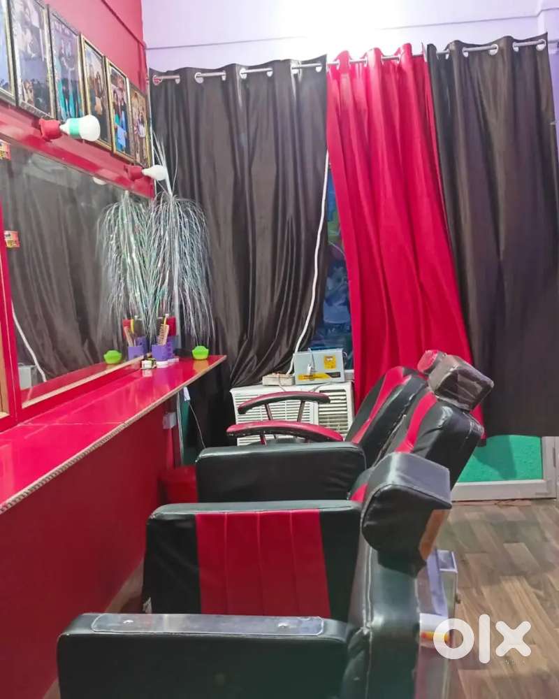 Beauty Parlour me kaam karne ke liye