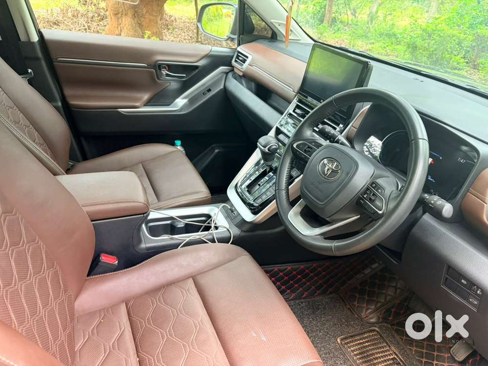 2023 Toyota Innova Hycross