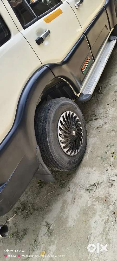 9 Seater Car And Genuine Km Drive With Service Record