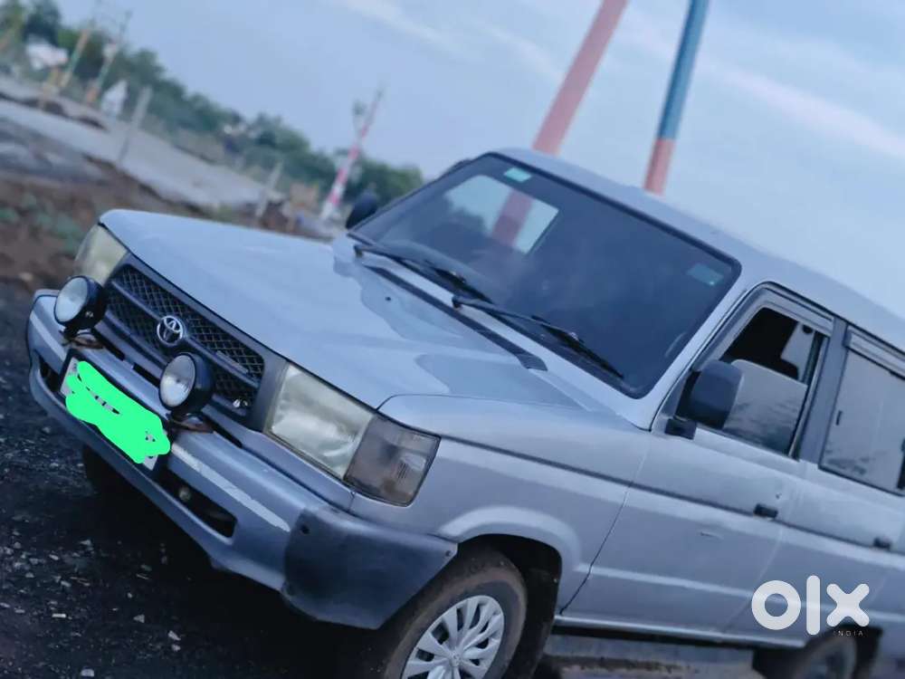 Toyota Qualis.