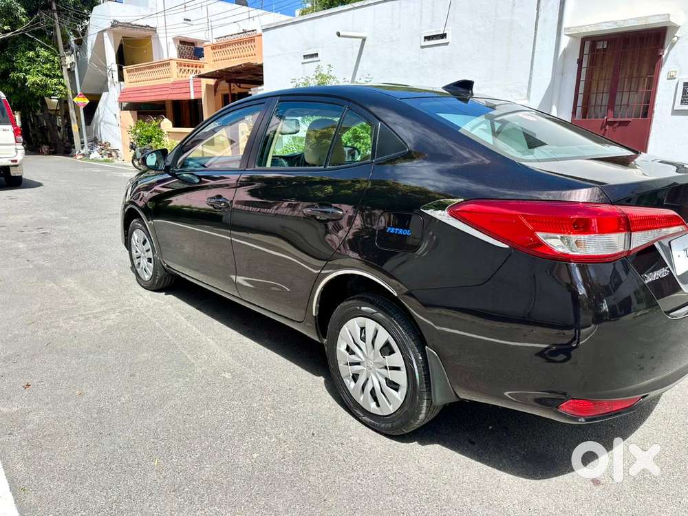 Toyota Yaris Ativ J Cvt, 2018, Petrol
