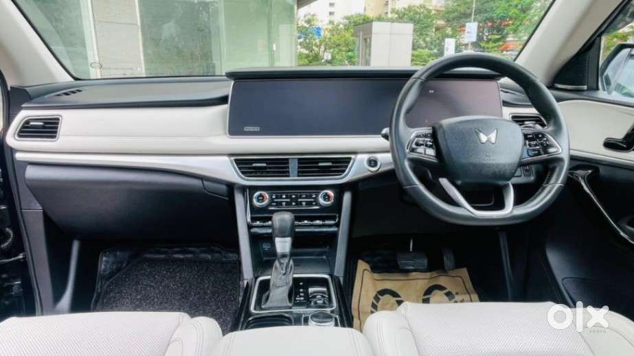 Mahindra Xuv700 2.0 Ax 7 Petrol At Luxury Pack Str, 2024, Petrol