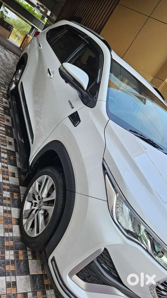 Toyota Innova Hycross 2.0 Zx (o) Hybrid 7 Str, 2024, Petrol