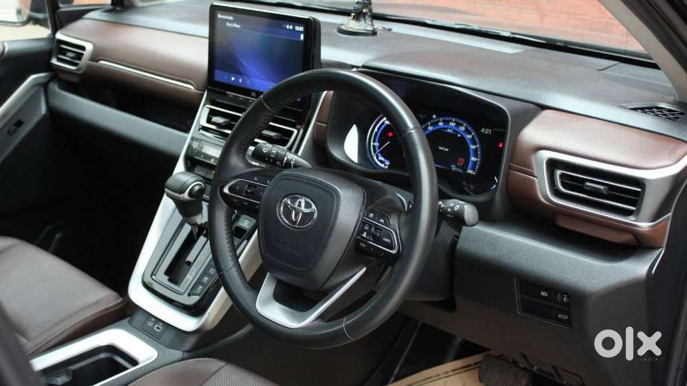 Toyota Innova Hycross 2.0 Zx Hybrid 7 Str, 2024, Petrol