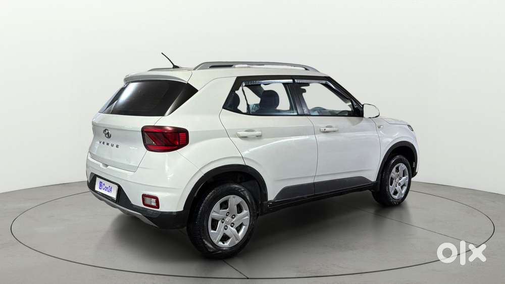 Hyundai Venue 1.2 S Plus, 2022, Petrol