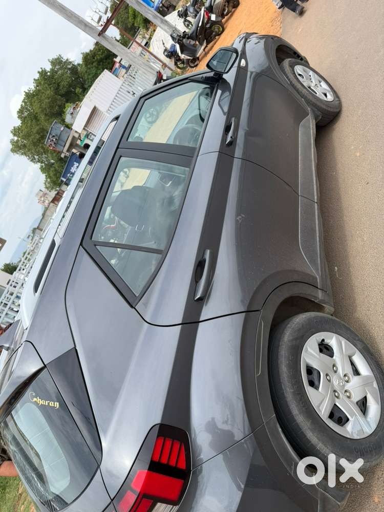 Hyundai Venue 2022 Petrol Well Maintained