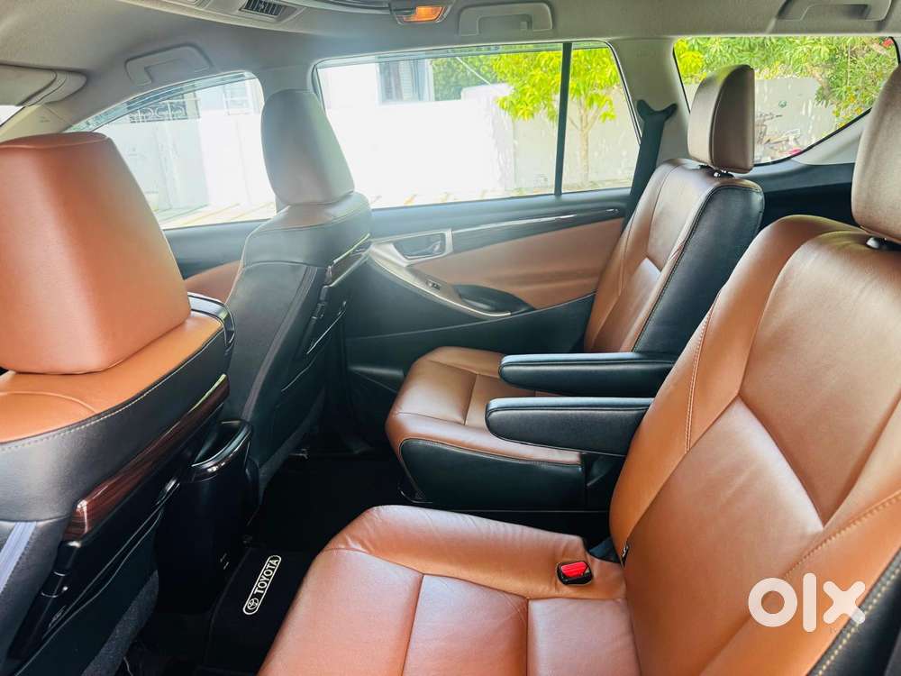 Toyota Innova Crysta 2.8 Zx At 7 Seater, 2017