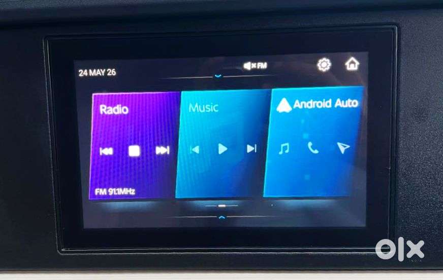 Mahindra Xuv700 Mx Petrol Mt 5 Str (e), 2023, Petrol