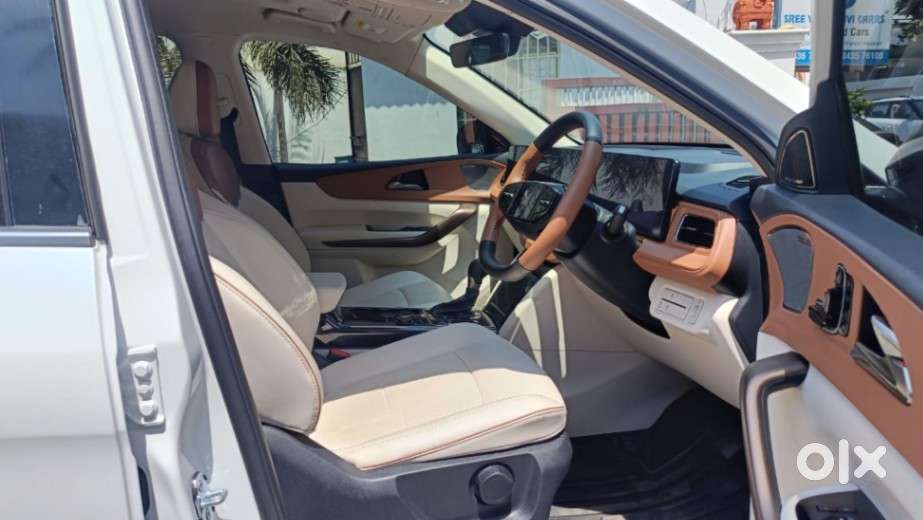 Mahindra Xuv700 2.2 Ax 7 Diesel At Str, 2025, Diesel