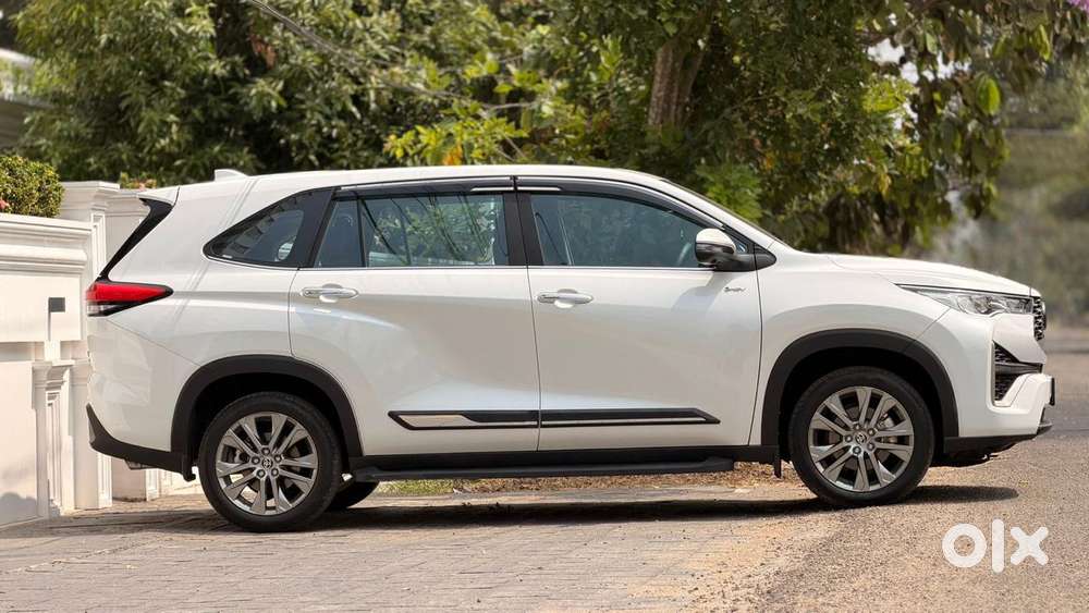 Toyota Innova Hycross, 2025, Petrol