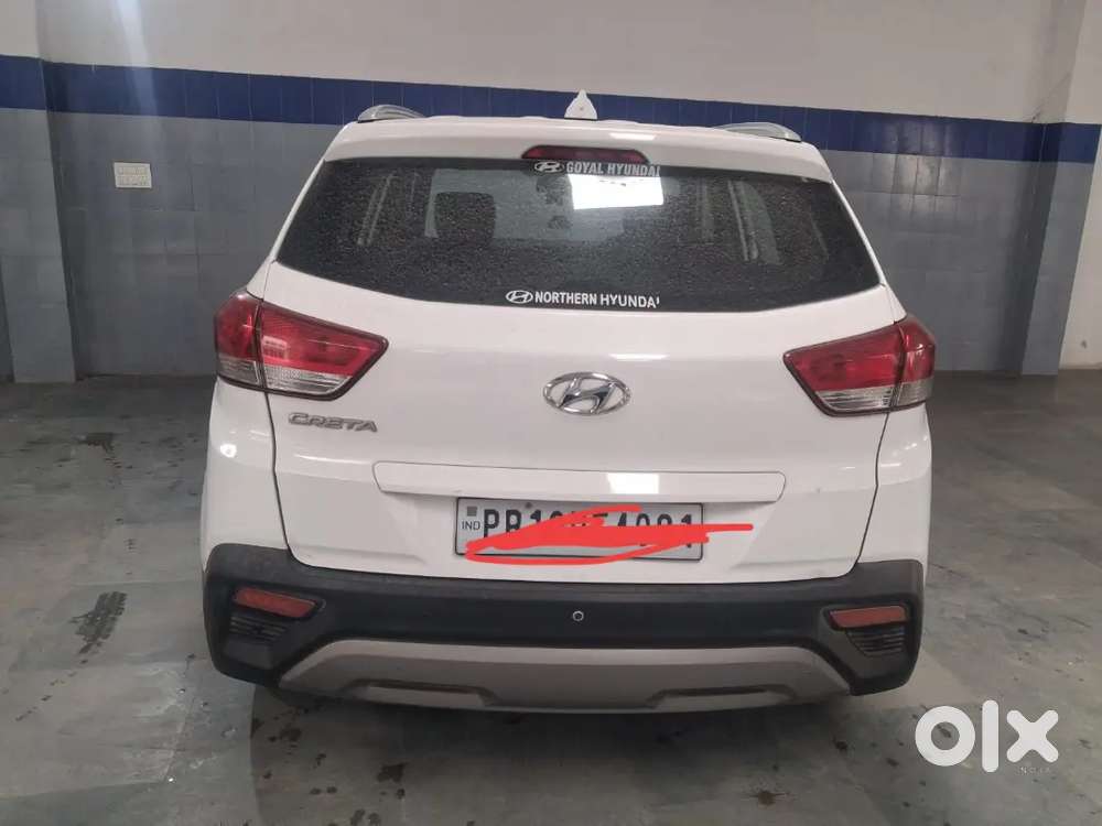 Creta Car White Colour