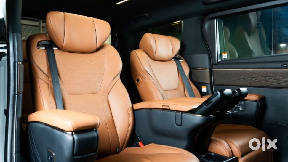 Toyota Vellfire Vip – Executive Lounge, 2025, Petrol
