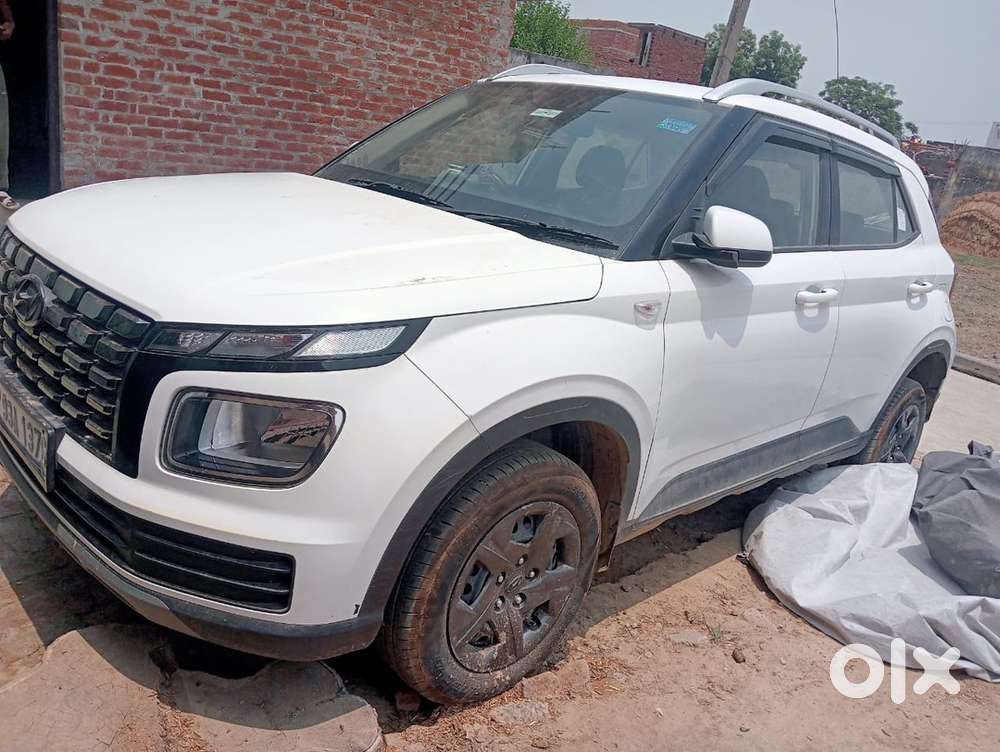 Hyundai Venue Petrol 2024