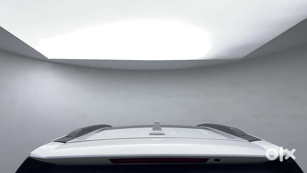 Mahindra Xuv700 2.0 Ax 7 Petrol At Str, 2022, Petrol