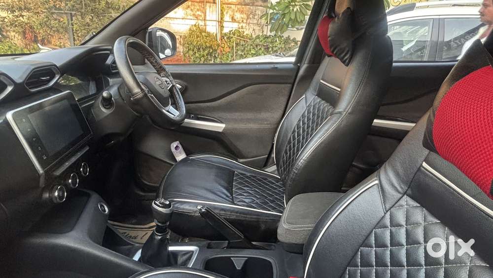 Nissan Magnite 1.0 Xv Premium, 2022, Petrol