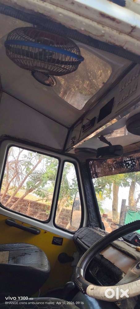 Ambulance Sell Tempo Traveller 2 Windows Ice Box