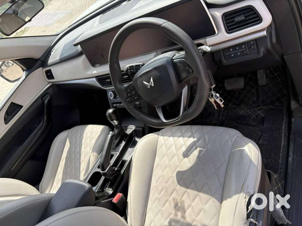 Mahindra Xuv700 2.2 Ax 5 Diesel At Str, 2022, Diesel
