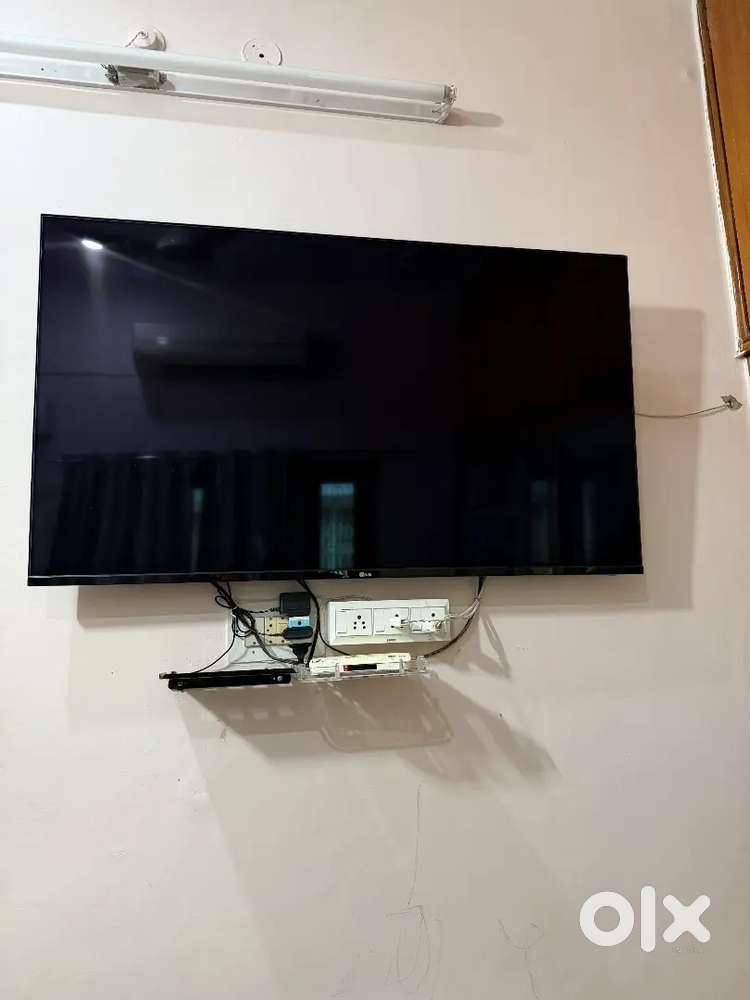 Webois led tv 5,g 55 inch 6 month old