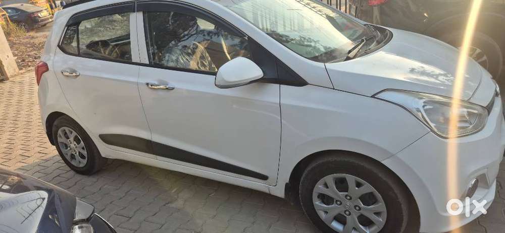 Hyundai Grand I10 Sportz, 2013, Petrol